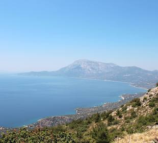 Panorama: Berg Kerkis und Bucht vor Votsalakia