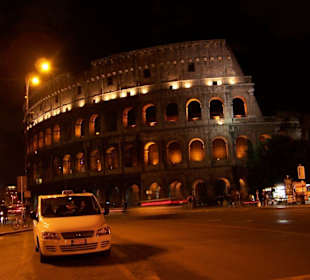 Colosseum bei Nacht