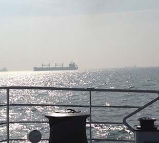 Bei der Hinfahrt - Schiffe Schiffe Schiffe