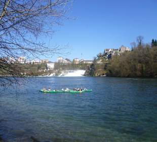 Kanufahrer am Rheinfall