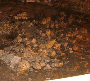 Tınaztepe Höhle - Toni Macaroni Tours