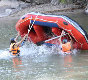 Die Guides kentern unser Boot