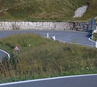 Grödner Joch Kehren nach Plan de Gralba