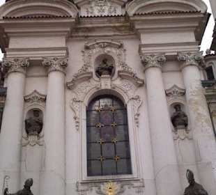 De centrale toren van de Sint-Nicolaaskerk