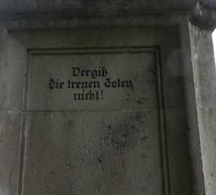 Platz am Kriegerdenkmal Auingen