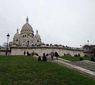 Вид на базилику с основания холма