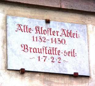 Sehenswerte Häuser schon im Ort