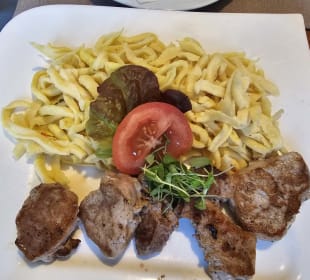 Schweinelendchen mit Paprikarahmsosse