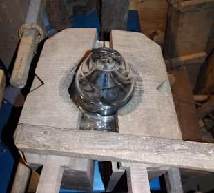 Im Lagerhaus der Glashütte Gernheim