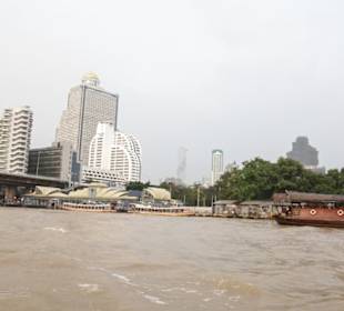 Taksin Brücke - Ghost-Tower
