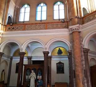 In der Kirche Seitenansichten