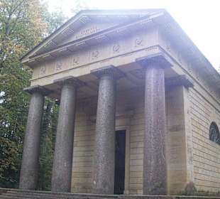Parkanlage Pawlowsk - Mausoleum