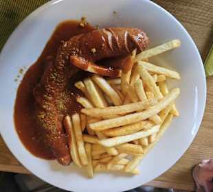 XXL Currywurst 9,90 €