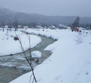 Wanderweg an der Leutascher Ache