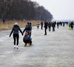 Impressionen vom Eislaufen an der Semkenfahrt