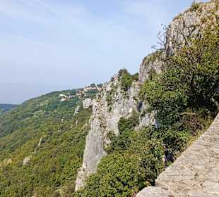 Blick hinunter nach Schloß Miramar
