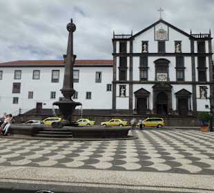 Jesuitenkirche und  ein Teil des Klosterbaus