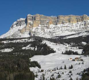 Skigebiet Badia mit Blick auf Heiligkreuz