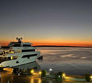 Blick vom Boot auf den Hafen