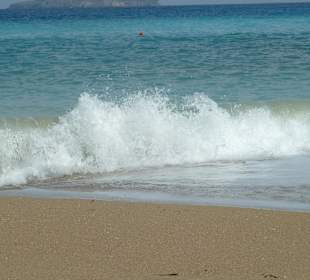 Flacher Einstieg ins Wasser mit toller Gischt