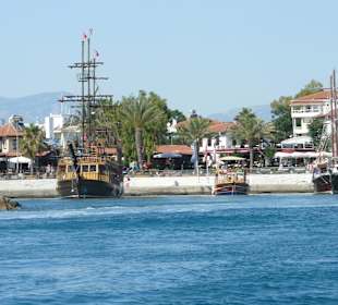 Schildkrötenfahrt/Hafen Side