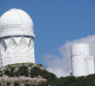 Zwei der Teleskope