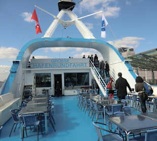 Auf dem Oberdeck der MS Hamburg