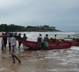 Fischer am Strand von Bentota