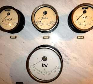 Anzeigetafeln im Museum