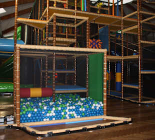 Bälle ohne Ende im Bällebad