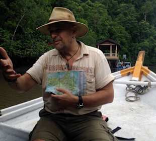 Peter erklärt die Insel