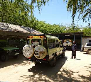 Hier werden die Fahrzeuge gewartet/durchgesehen