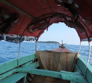 Unser kleines Boot nach Prison Island
