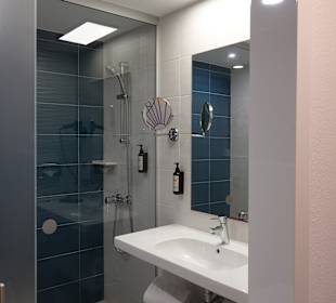 geräumiges Bad mit Dusche Hotel Riu Vistamar