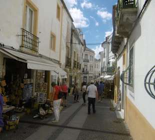 Einkaufsstraße in der Altstadt von Évora