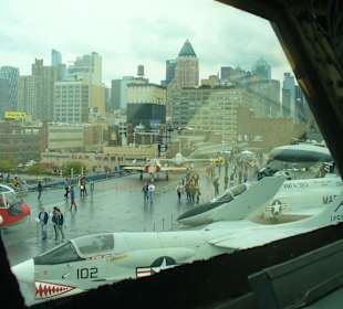 Auf der USS Intrepid