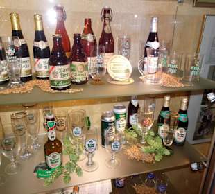 Exponate zur Firmengeschichte im Brauereimuseum