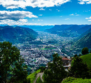 Seilbahnen und Sessellifte Dorf Tirol