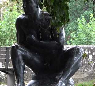 Skulptur "Hockender Schwimmer"