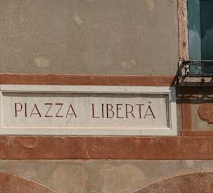Bei der Piazza Libertà, dem Platz der Freiheit