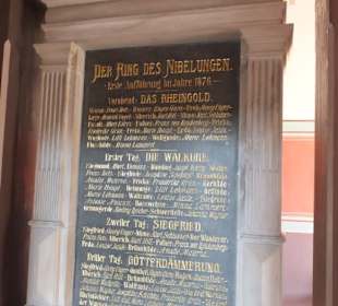 Schrifttafel im Festspielhaus