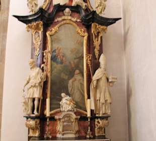 Altar im Seitenschiff