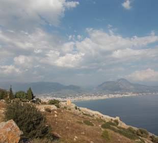 Blick auf Alanyas Strand vom Burgberg