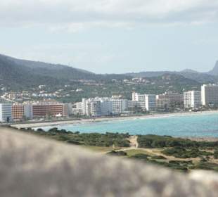 Blick vom Castel De Namer nach Cala Millor