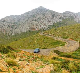 Kleine Parkbucht zur Steilküste