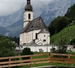 Blick zur Kirche St. Sebastian in Ramsau