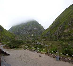 Halt auf freier Strecke, Stufen aus Bahnschwellen