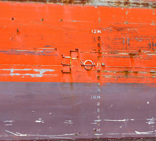 Schrammen von der Passage durch den Panamakanal