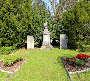 Kriegerdenkmal an der St. Georg Kirche