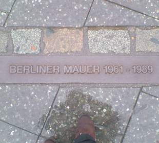 Линия где проходила берлинская стена